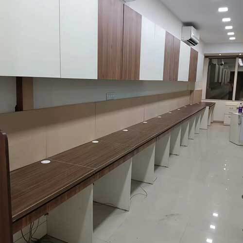 हस्तनिर्मित कार्यालय फर्नीचर और वर्कस्टेशन