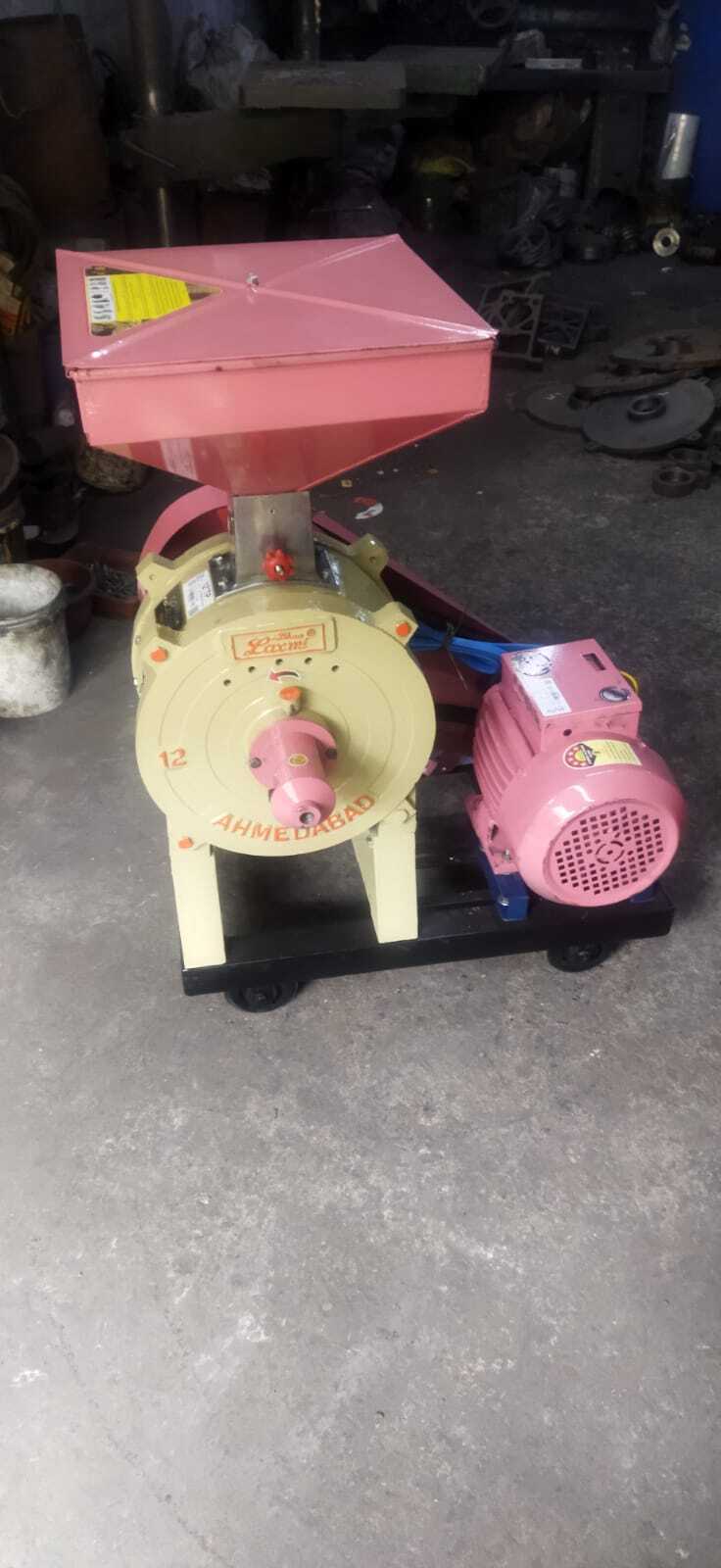Flour Grinding Machine - Cast Iron, 12 Inch Size, 25-35 Kg/hr Capacity | Manual Control System, Dust Free Operation, Easy Cleaning And Maintenance
