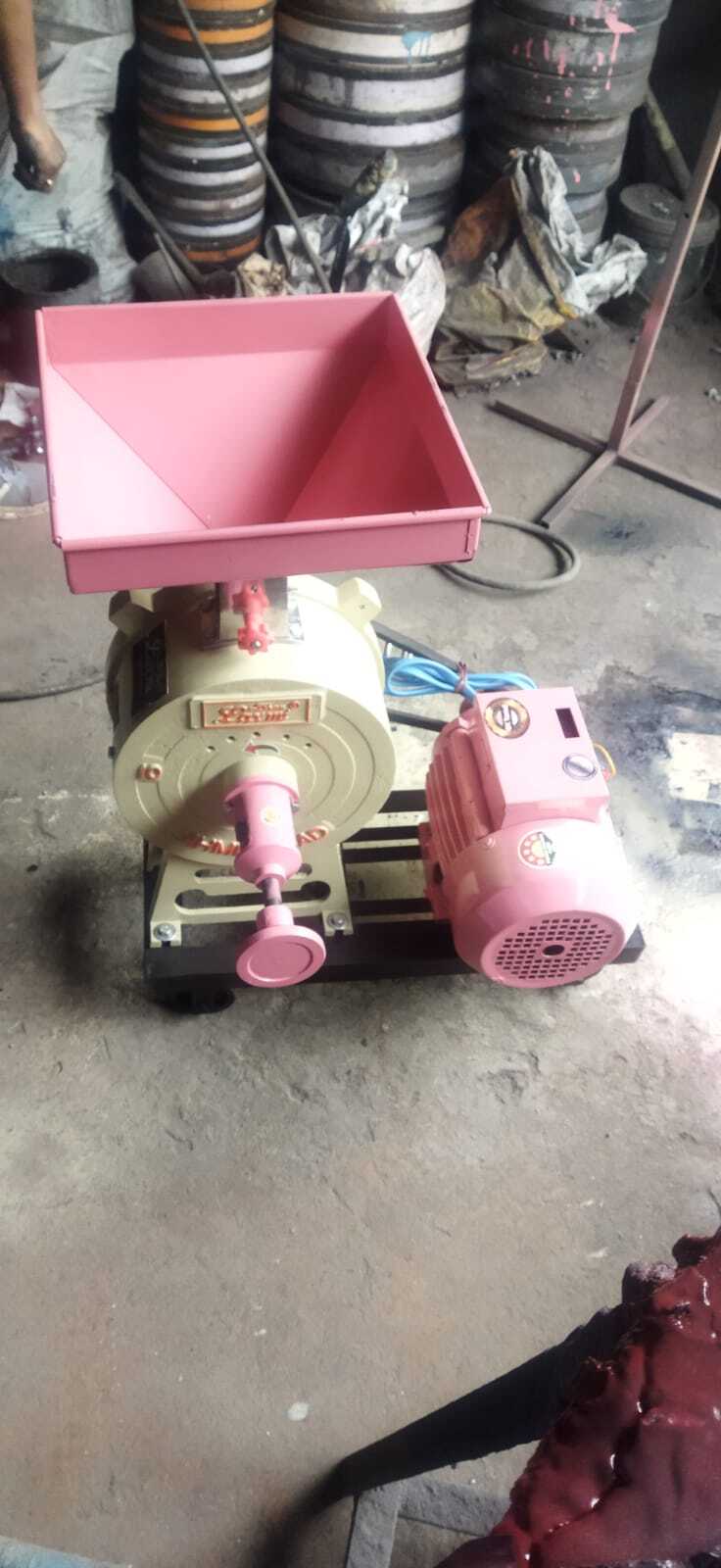 10 Inch Regular Flourmill - Capacity: 15-20 Kg/hr