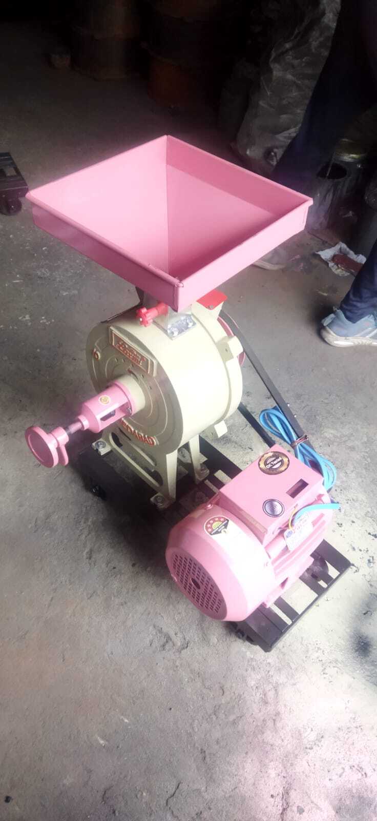 10 Inch Regular Flourmill - Capacity: 15-20 Kg/hr