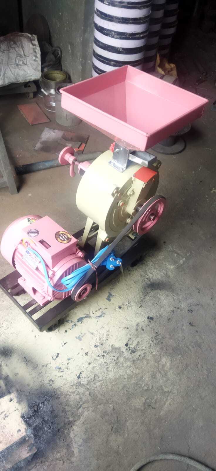 10 Inch Regular Flourmill - Capacity: 15-20 Kg/hr
