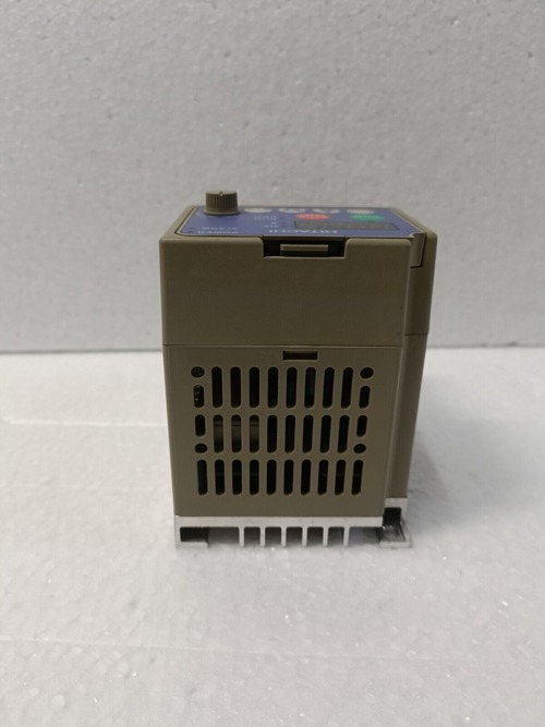 Hitachi Sj200-002nfu2 200-240vac 3phase 0.2kw 0.25hp 1.6a Inverter