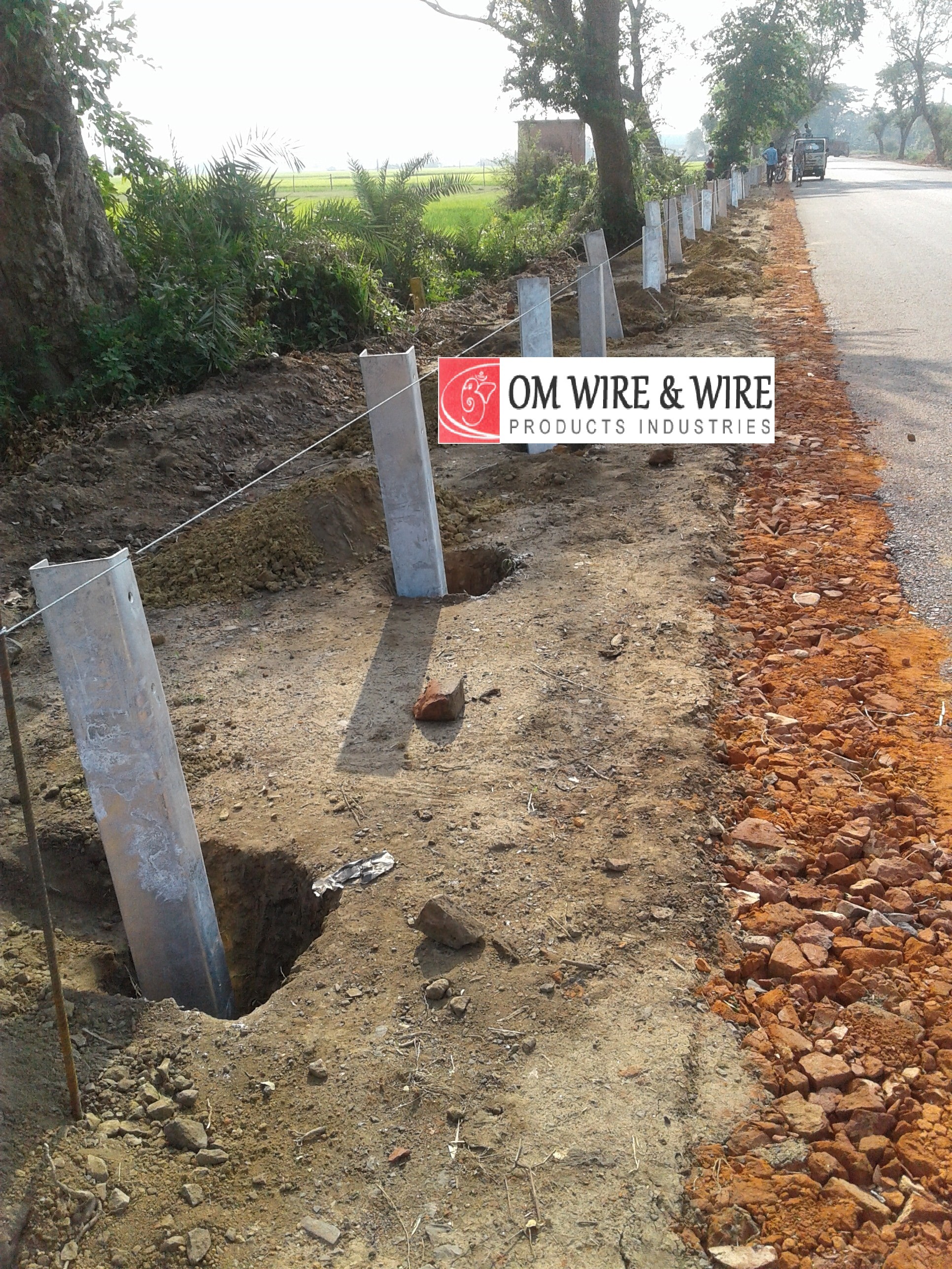 Single Side Double W Beam Crash Barrier - Silver Coated Mild Steel, 30 Kg Weight, Manual Crash Safety Solution