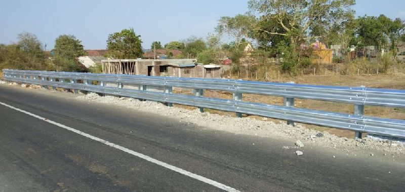 Single Side Double W Beam Crash Barrier - Silver Coated Mild Steel, 30 Kg Weight, Manual Crash Safety Solution