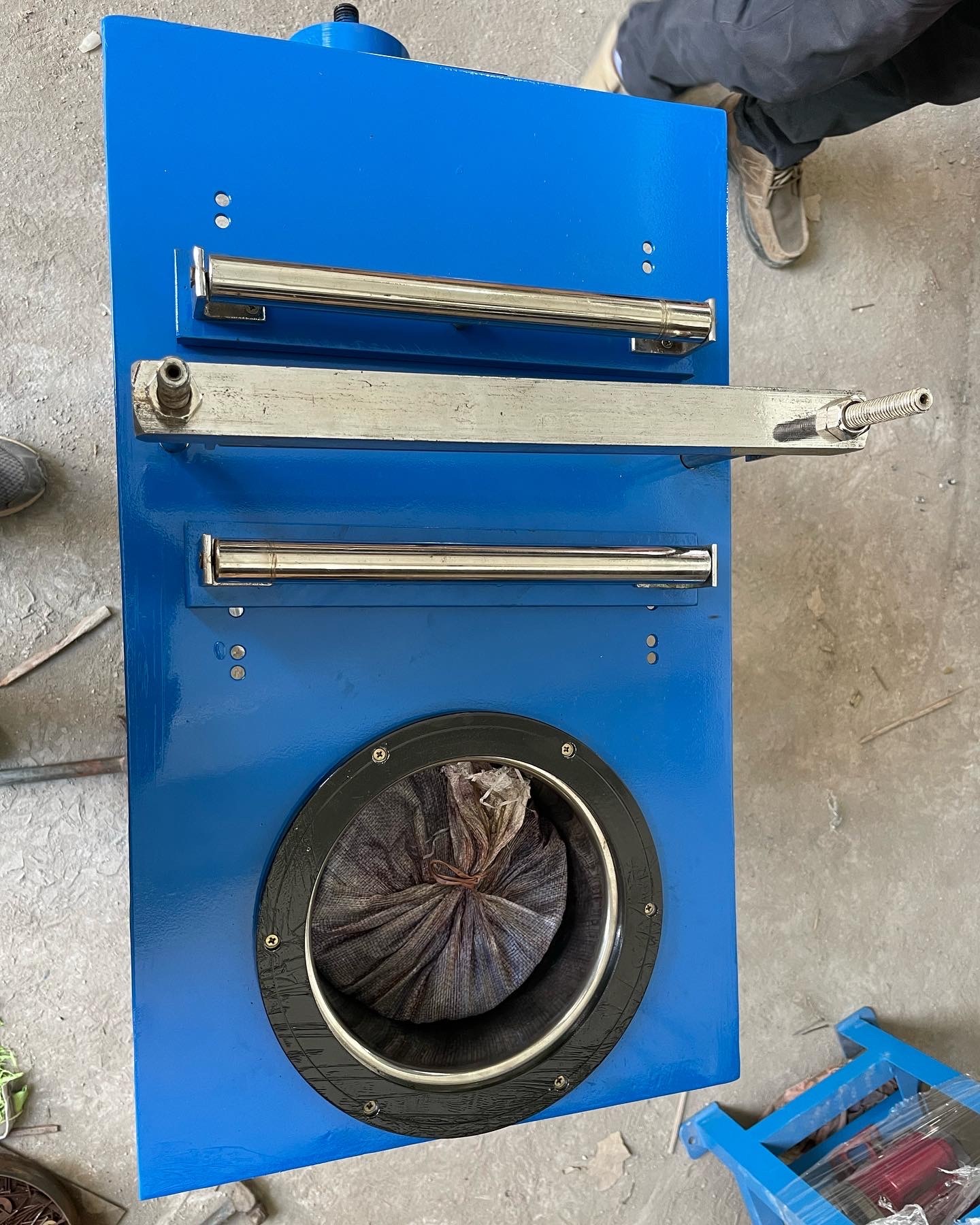 Blue Tile Flexure Testing Machine