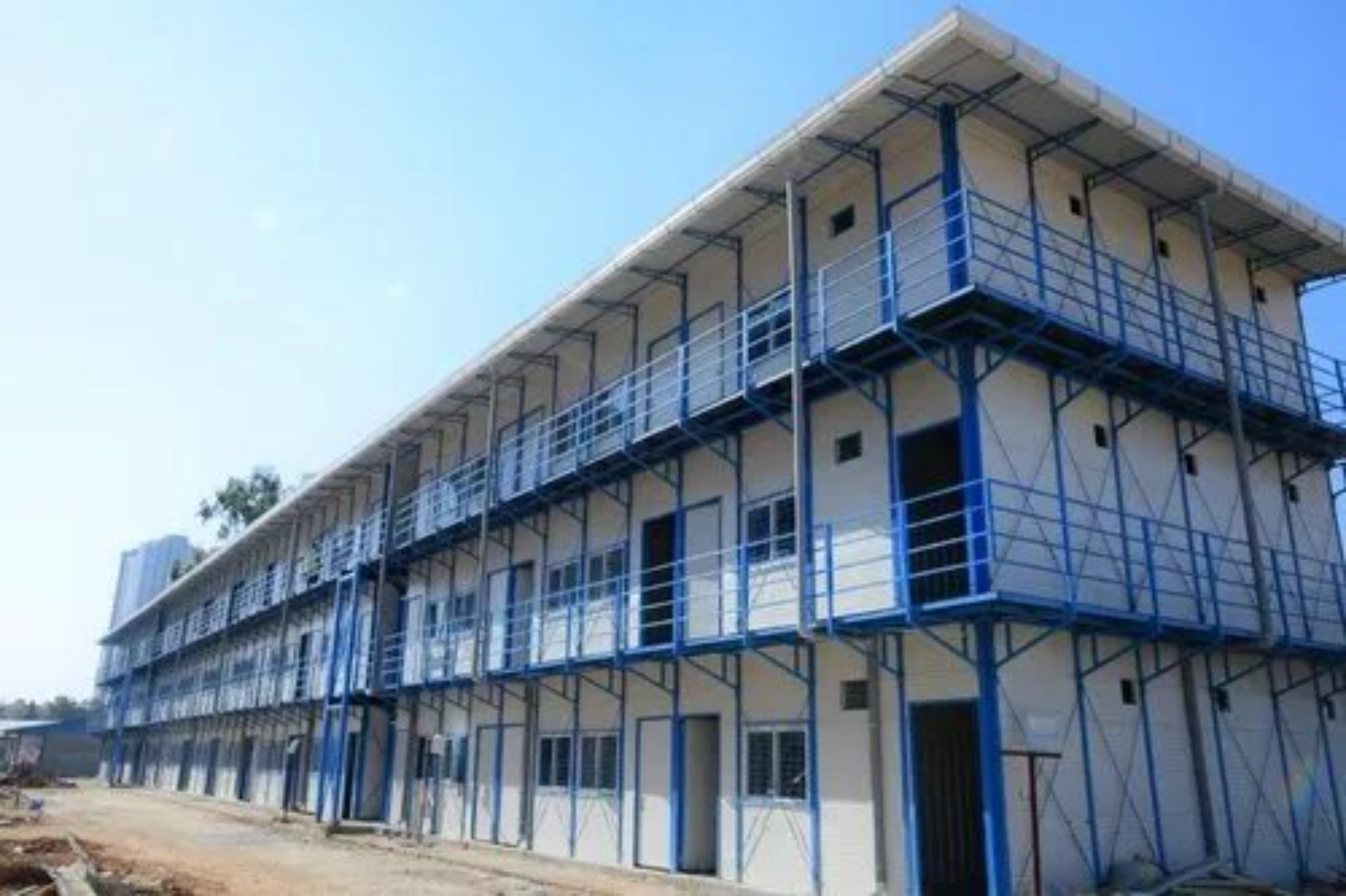 Workers Accommodation Structure - Aluminum & Metal Sheets, Pvc Panels & Rock Wool Insulation | Sliding Windows, Custom Colors, Versatile Use For Hotels & Offices