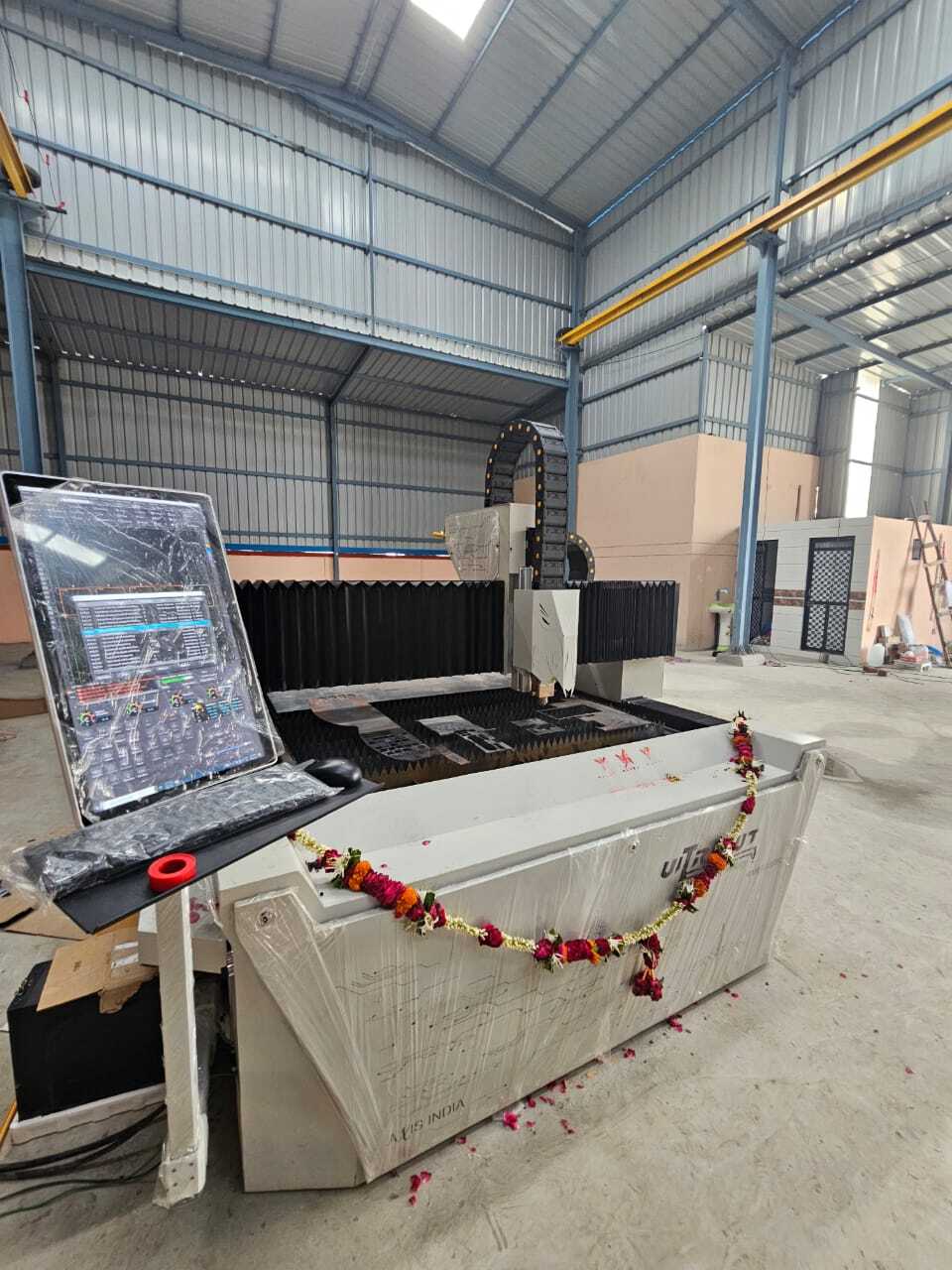 Automatic Fiber Laser Cutting Machine - 1550x3100mm, White Color | High Performance, Cnc Control, Air Cooling, Supports Dxf Graphics, Semi Automatic