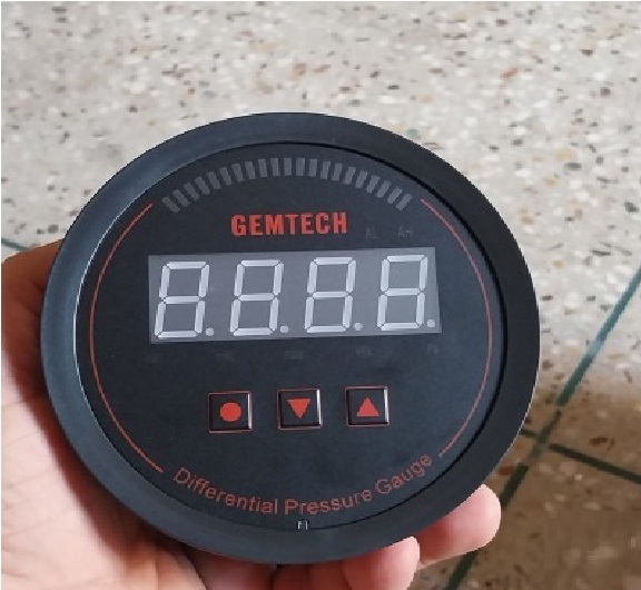 Gemtech Series 3000 Digital Pressure Gauge With Alarm Range 0 To 100.00 Mbar - Color: Black