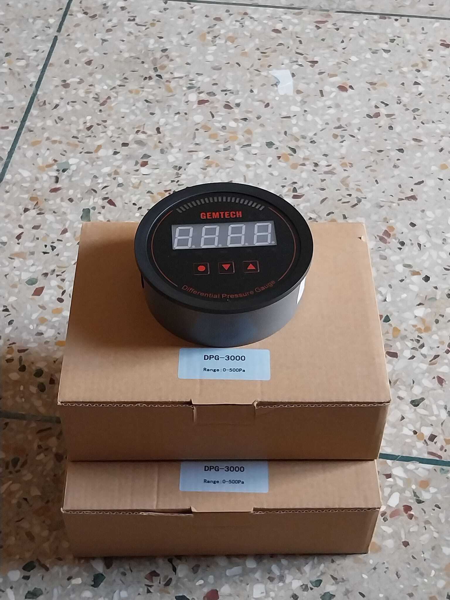 Gemtech Series 3000 Digital Pressure Gauge With Alarm Range 0 To 20.00 Mbar - Color: Black