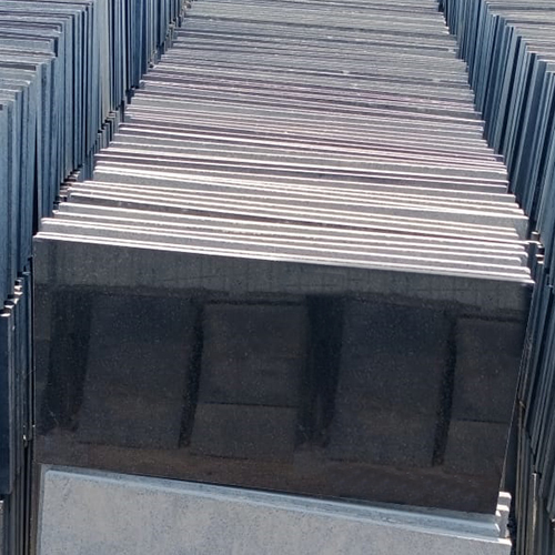 Kanigiri Black Granite - 17 Mm Thick, Polished Rectangular Slabs | Low Density, Ideal For Flooring And Design Projects