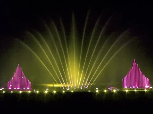 Musical Fountain - Color: Multicolor