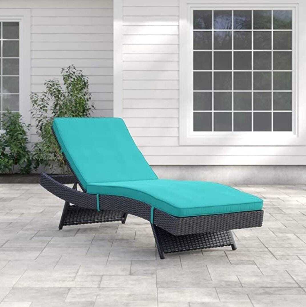 Wicker Sun Lounger Application: Swimming Pool