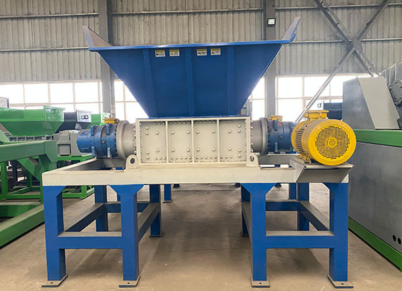 Sindia Plastic Waste Shredder - Blue, Semi-automatic, Electric Power Source | Customizable Options For Enhanced Recycling Efficiency
