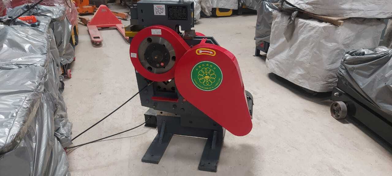 Red Iron Worker Qa32-8b