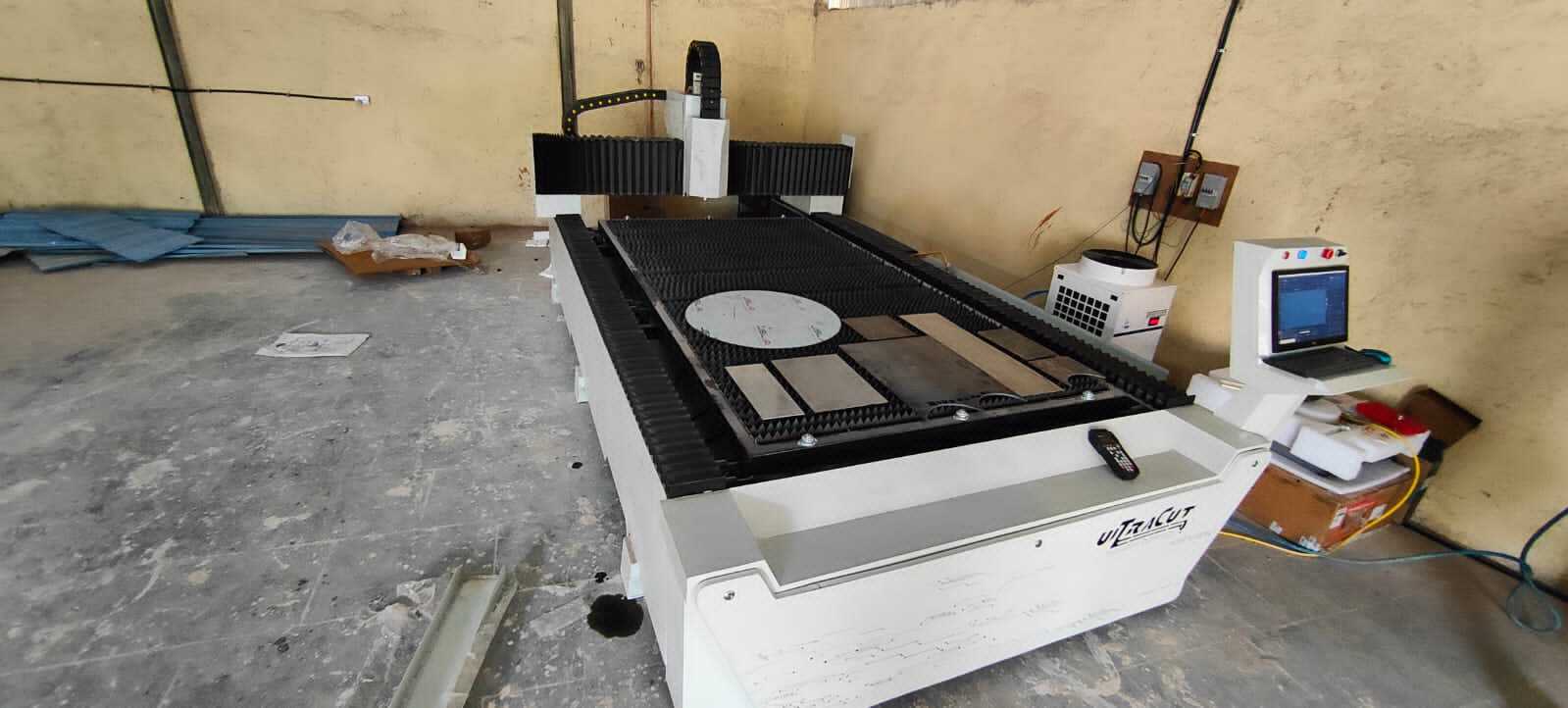 Semi Automatic Metal Cnc Fiber Laser Cutting Machine
