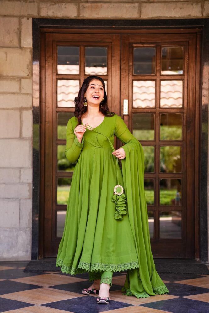Georgette Gown - Elegant Flowing Fabric | Perfect For Formal Events, Timeless Design, Comfortable Fit
