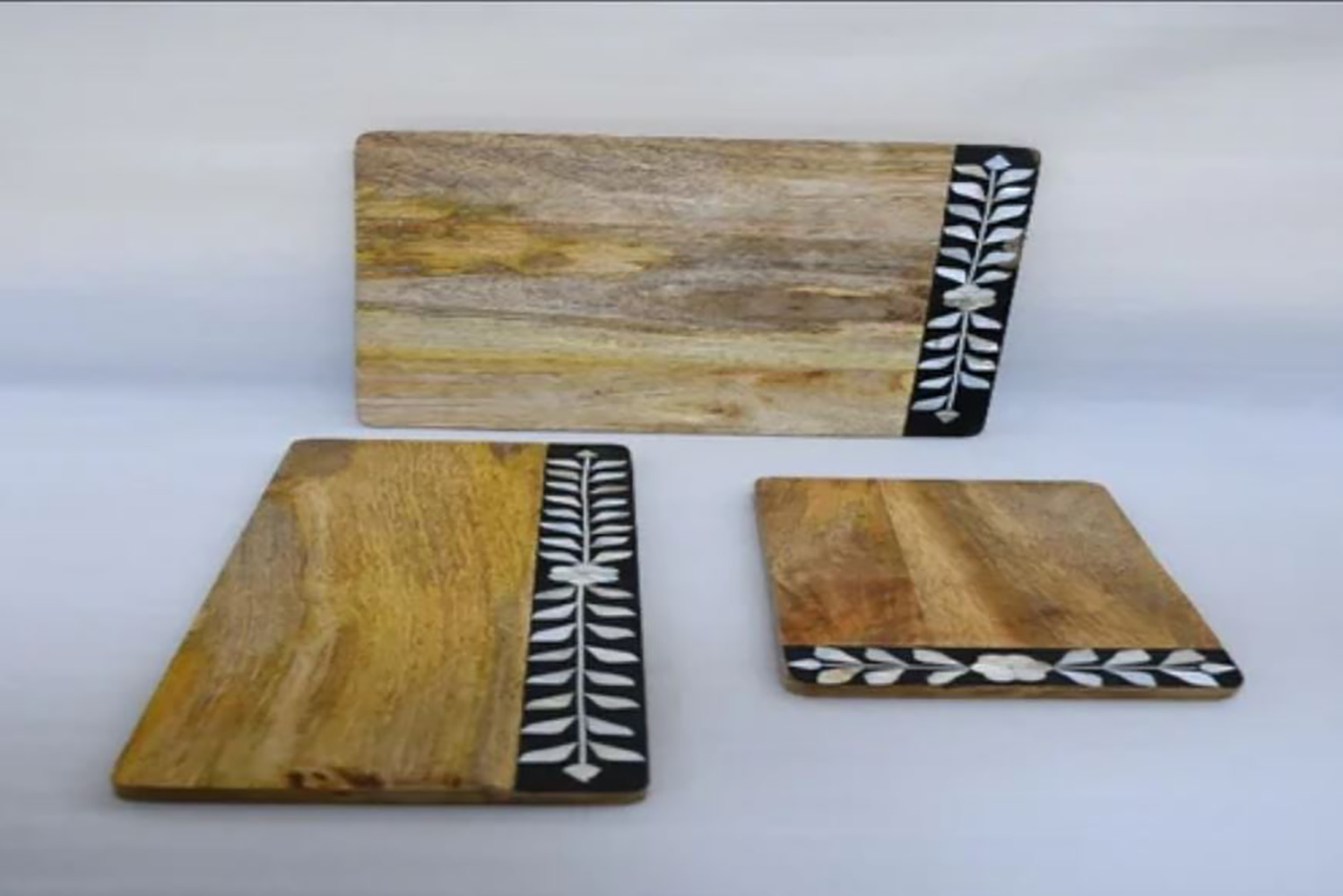 Wooden Bread Board - Sustainably Sourced Acacia & Bamboo Wood, 14x10 Inches | Natural Grain Finish, Versatile Serving Platter For Entertaining