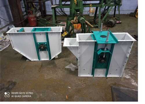 Flour Mill Bucket Elevator - Mild Steel, Vertical Structure, Adjustable Speed, Corrosion Resistant, Electric Motor Powered, Variable Load Capacity | Efficient Material Handling for Industrial Flour Mills