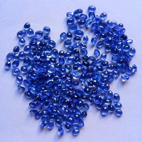 नीला नीलम रत्न