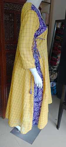 सूती हाथ से बुनी हुई कुर्ती