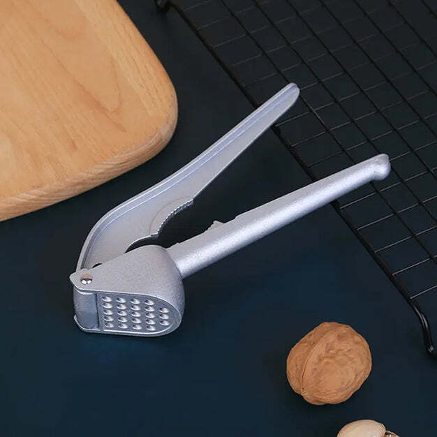 Garlic Press All Aluminum Easy To Use With Light Weight Without Difficulty Cooking Baking Kitchen Tool