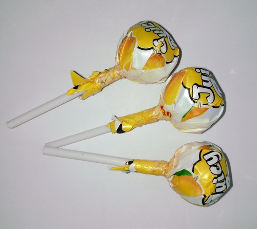 संतरे के स्वाद वाली लollipop