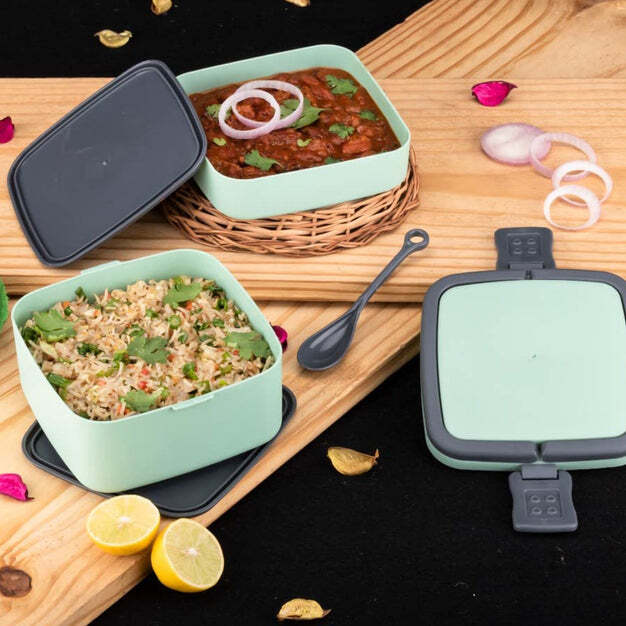 Green Double-layer Portable Lunch Box - Plastic, 17x15x13 Cm | Insulated Design, 2 Compartments, Carrying Handle, Lock System, Includes Spoon