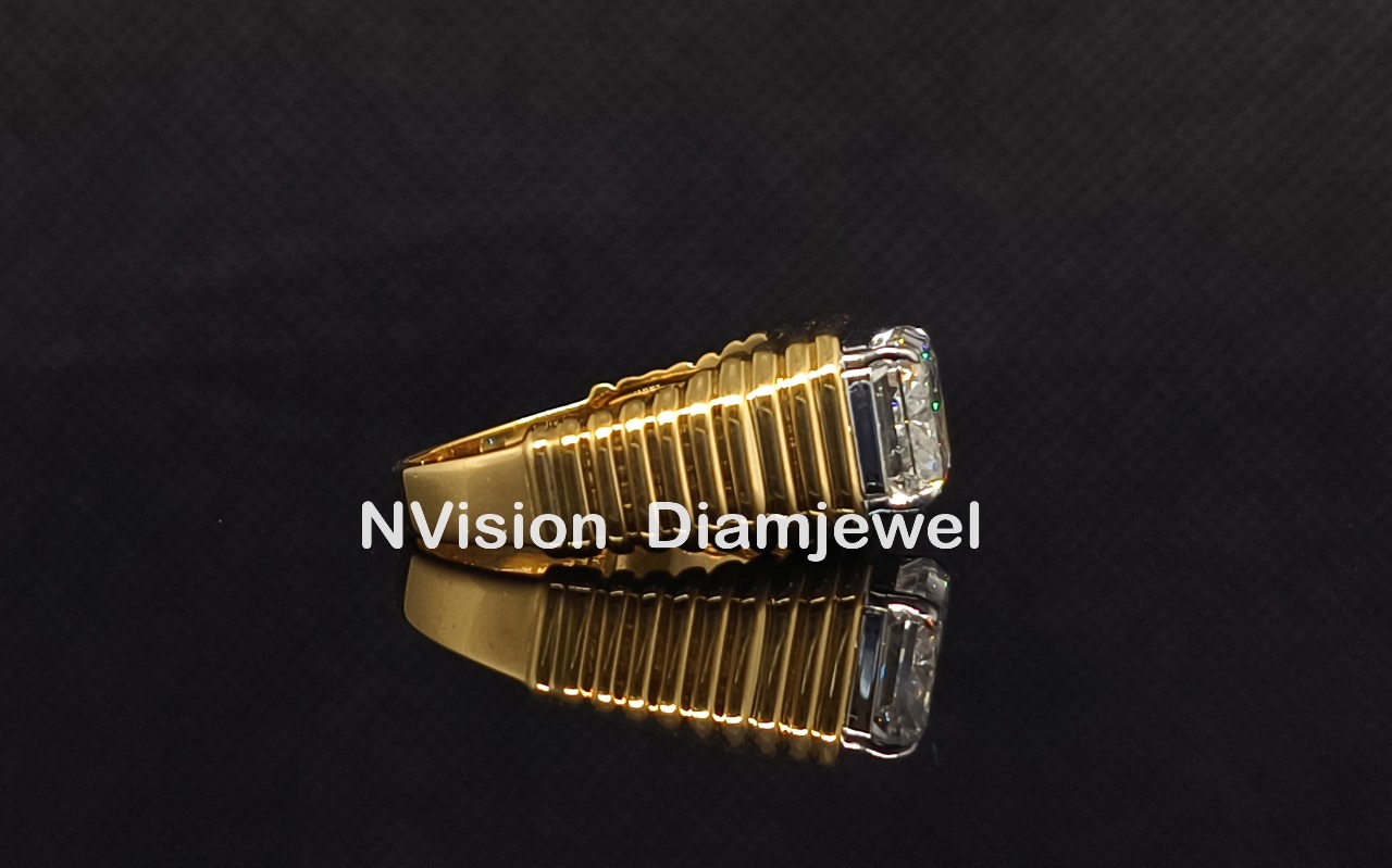 Lab Grown Radiant Shape Diamond Solitaire Men's Ring Diamond Carat Weight: 5.02 Carat