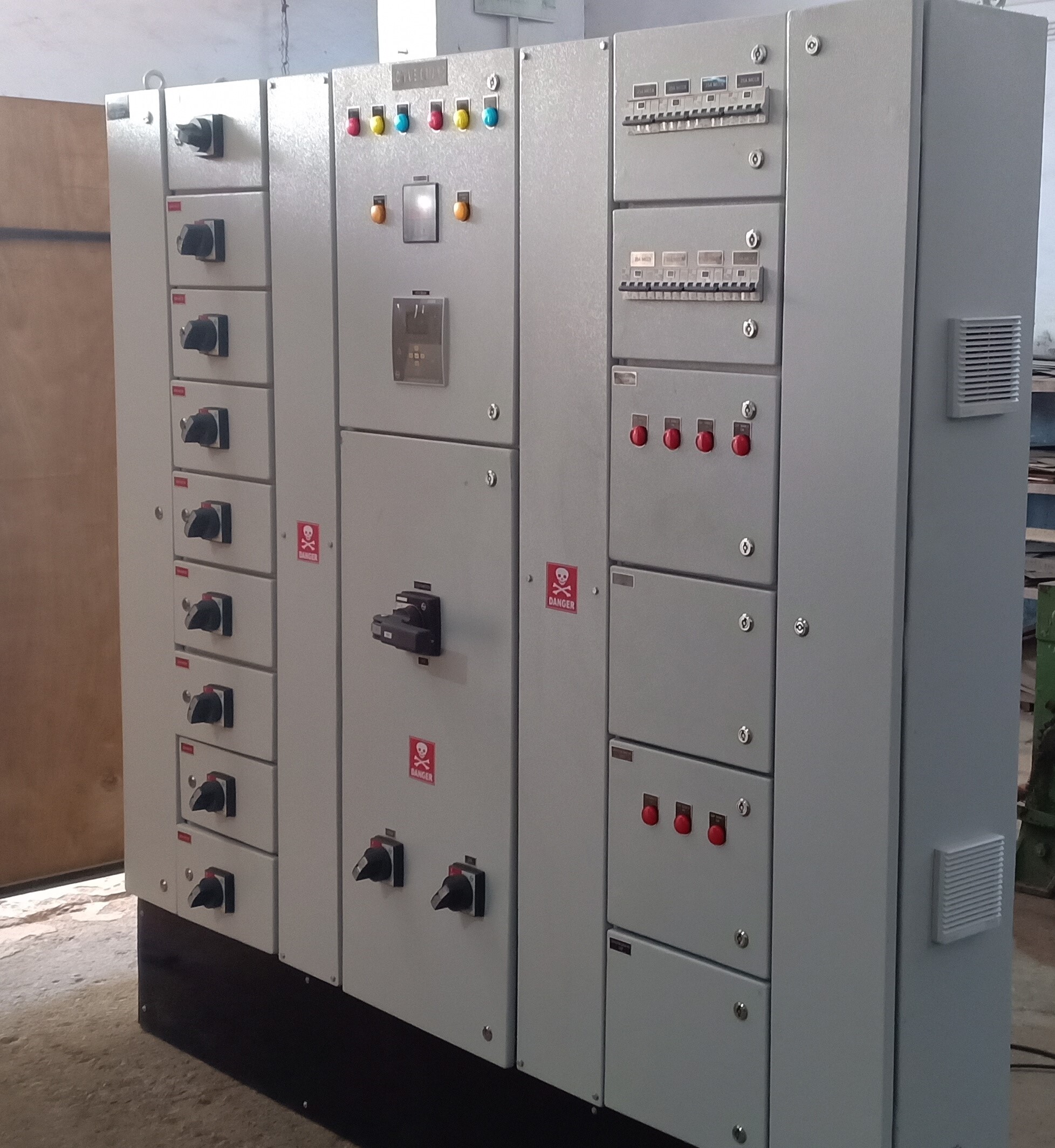 Pcc With Changeover Control Panel Base Material: Metal Base