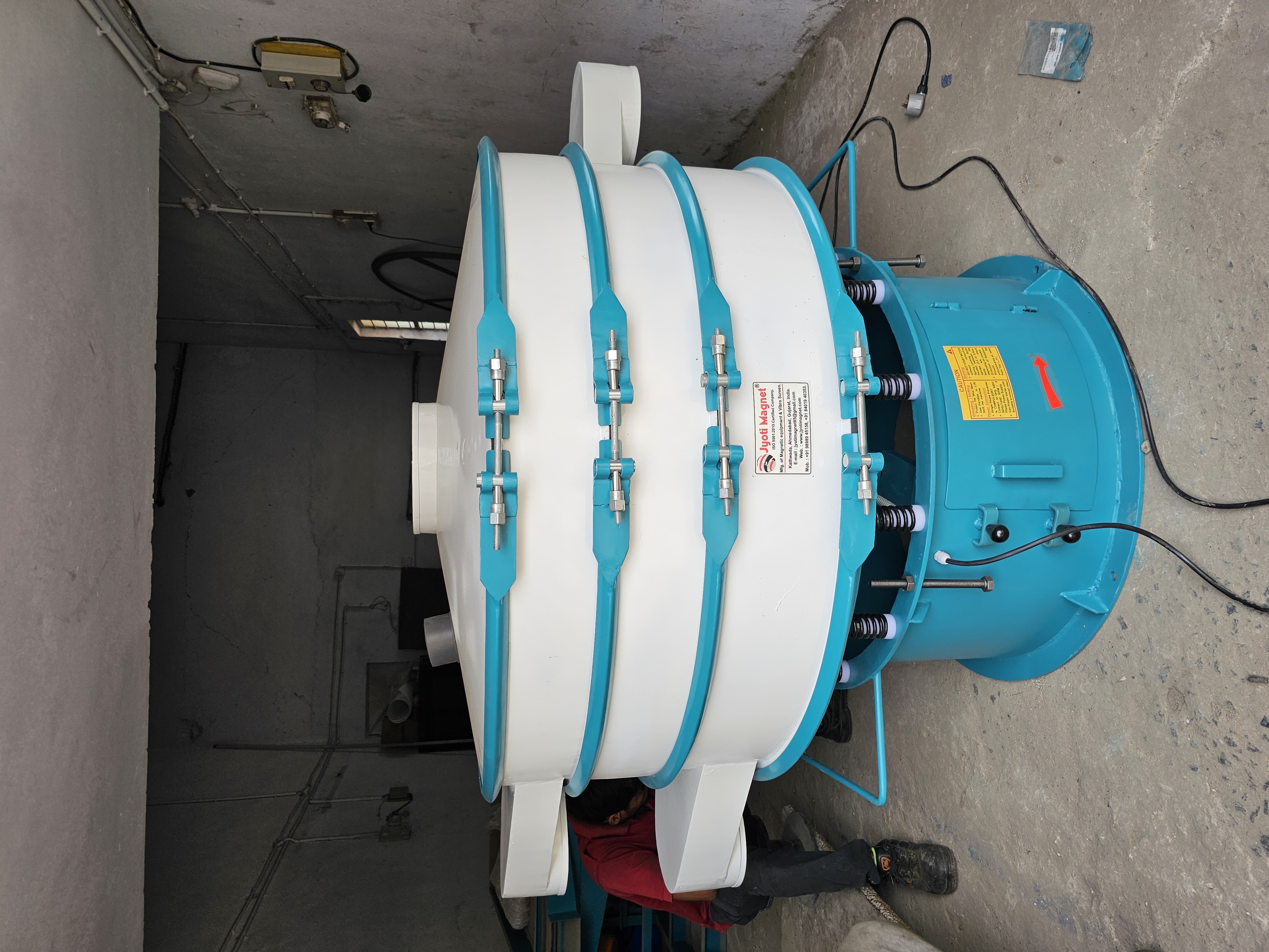 Silver Industrial Vibro Screen Machine