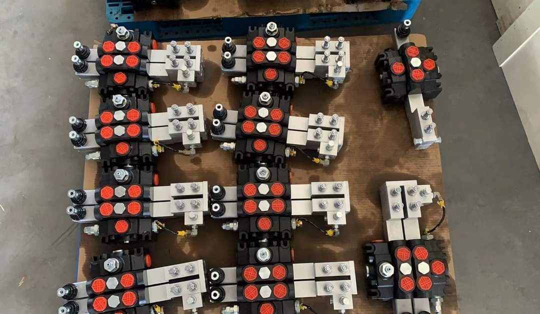 Hydraulic Valve - Cast Iron Steel, 1-inch Customizable Inlet/outlet, Up To 250 Bar, Manual/automatic Control, Compact Design, High-pressure Operation