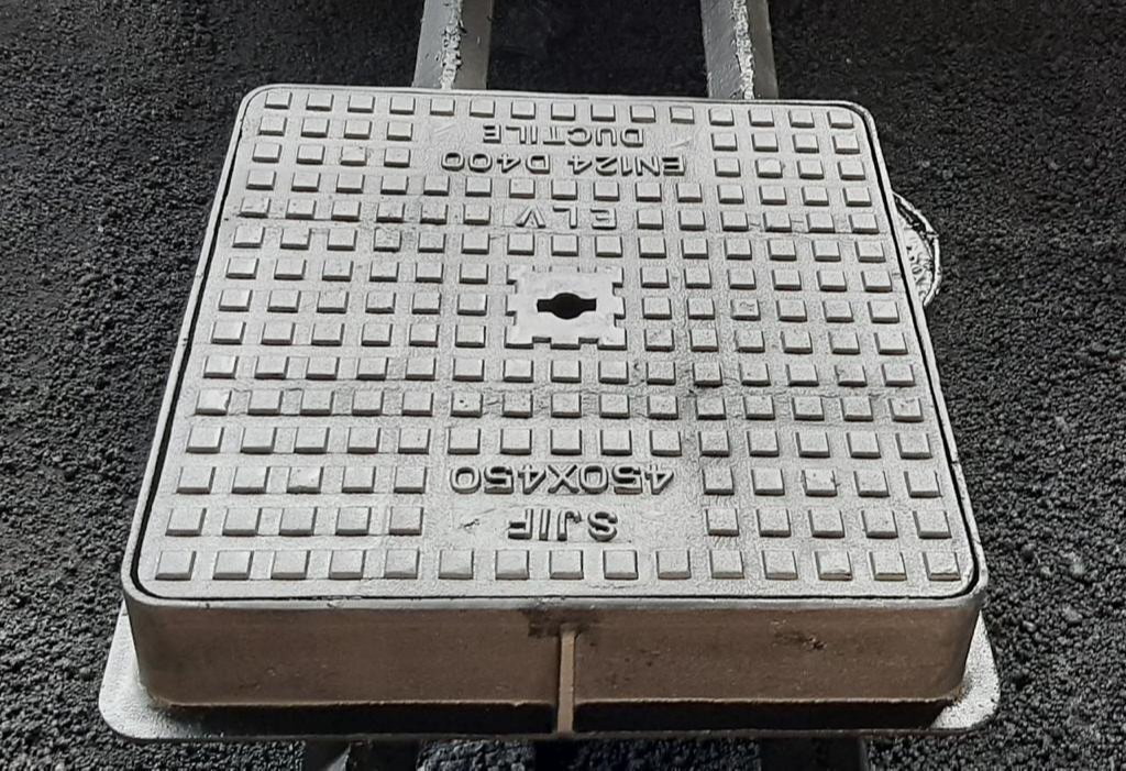 Manhole Covers - Ductile Iron, Square Dimensions (300x300 To 1500x1500 Mm), Load Capacity C250 To F900, Epoxy Coated, Lockable Removable Plate