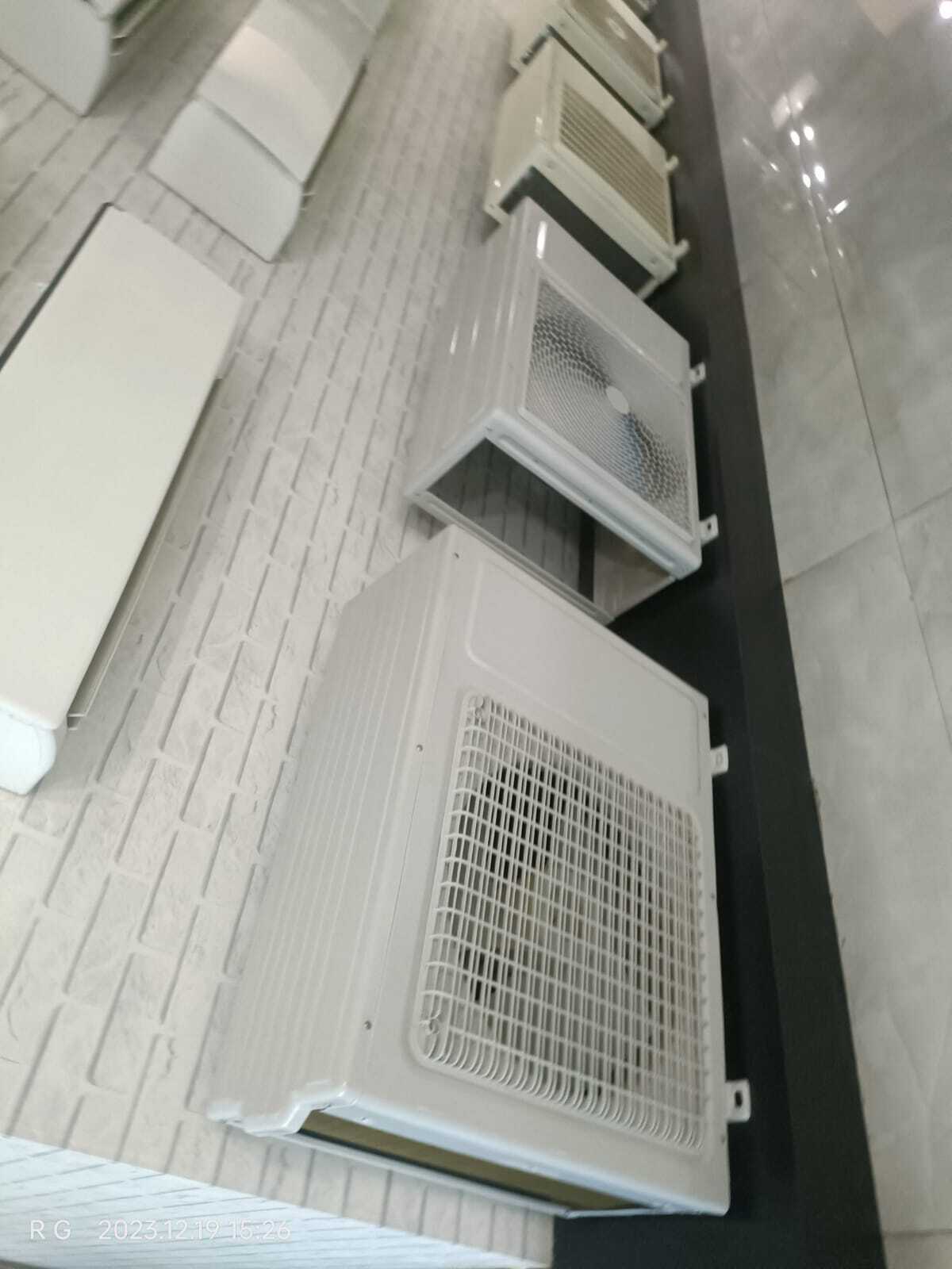Reintech 2 Ton Split Ac - 5 Star Energy Efficiency, 38db Noise Level, Antibacterial Coating & Dust Filter, Remote Controlled, Stainless Steel & White Finish, 2023 Model [Rt-acx205s]
