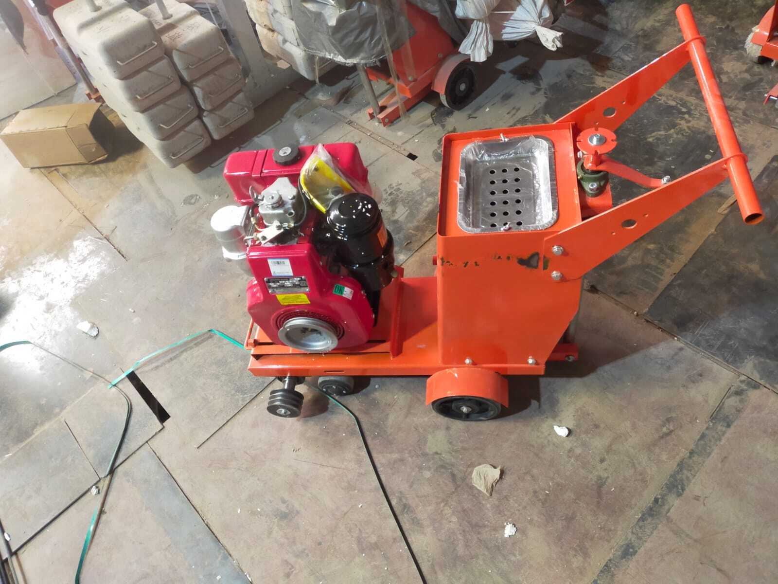 Concrete Cutter Q500a - Color: Red