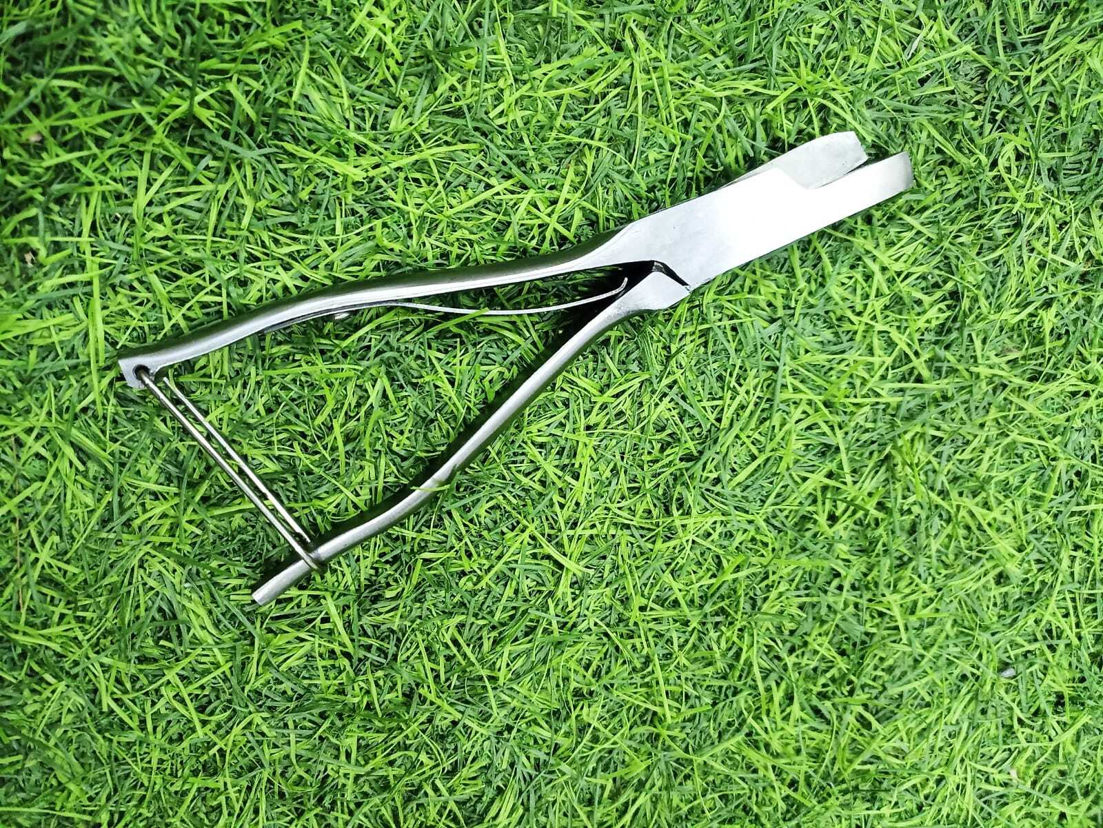 Ear Notching Plier ( V Shape )