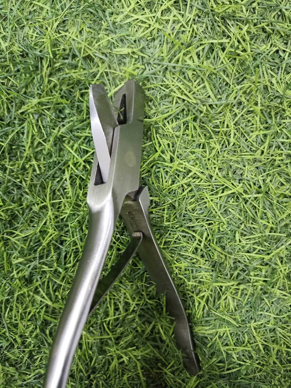 Ear Notching Plier ( V Shape )