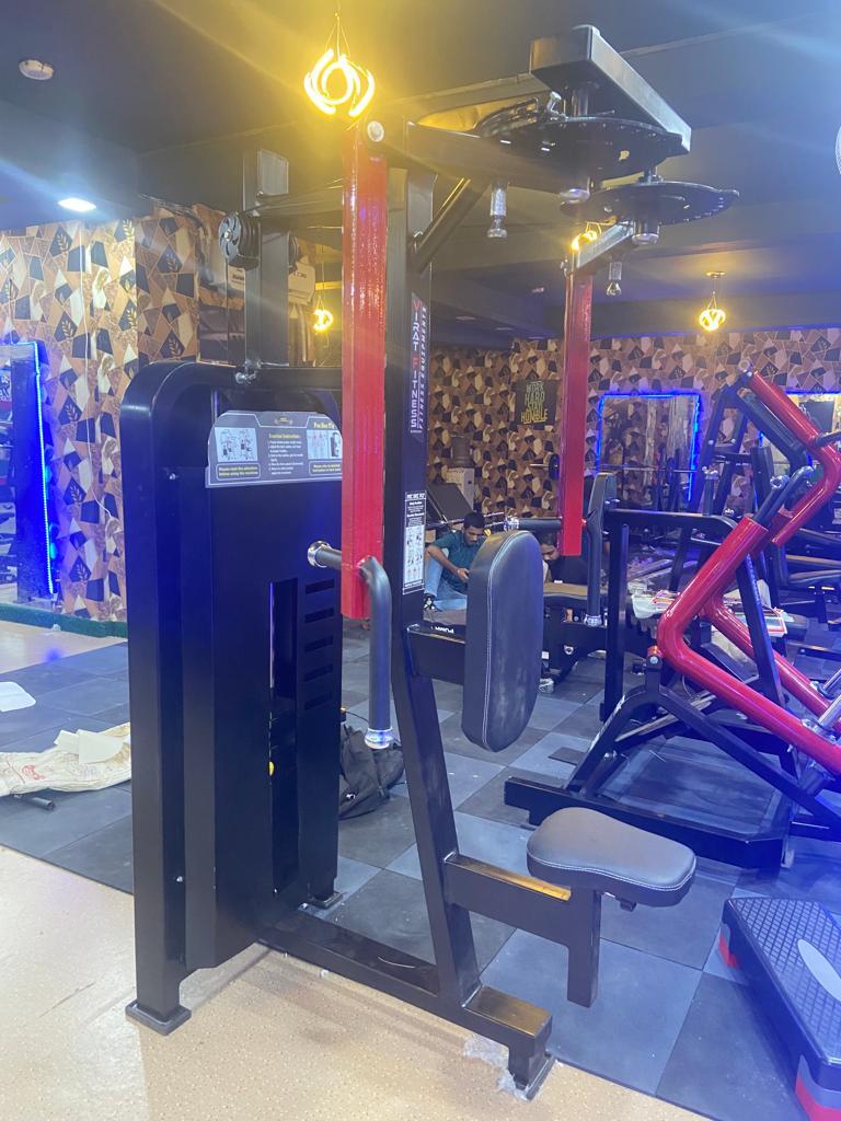Pec Deck Fly Machine - Rectangular Or Oval 12 Gauge Apollo Isi Company Pipe, Soft Foam Technology Seat Cover For Comfortable Chest Workouts, Adjustable With Advanced Double Effect Welding Technology For Stability, Customized Warranty, 80 Kgs Weight Stick