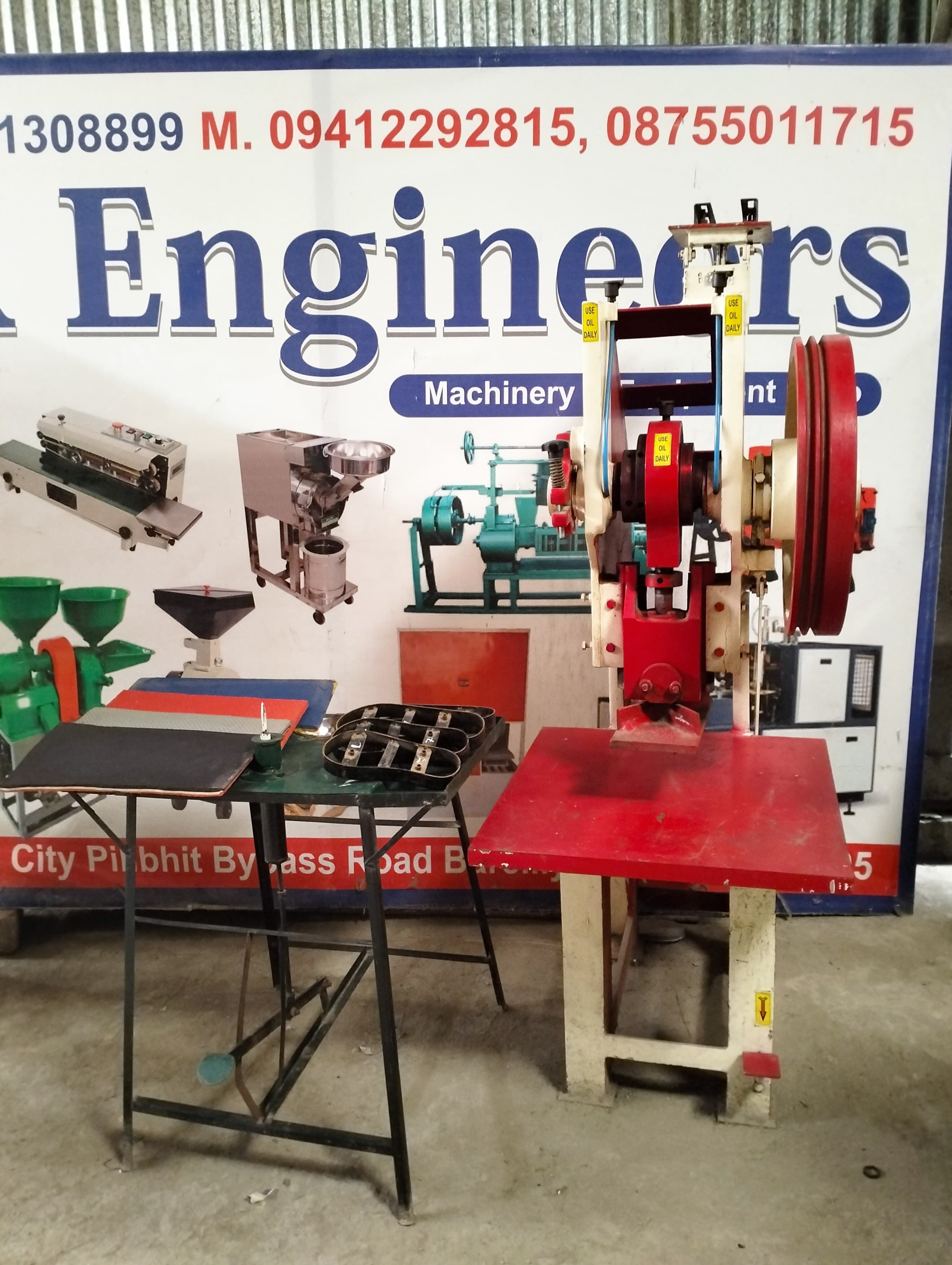 Hawai Chappal Making Machine - Color: Red
