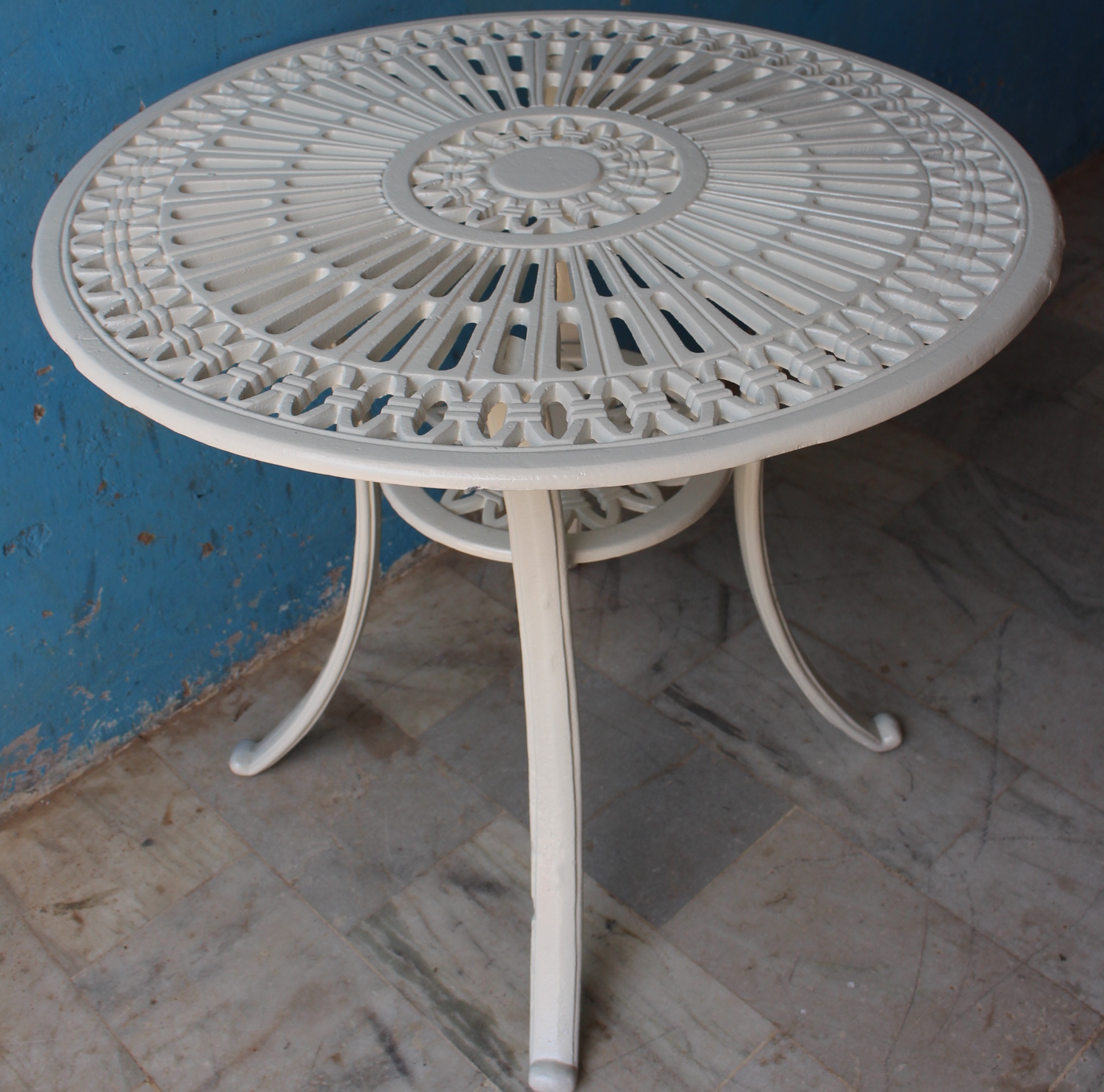 Dining Table For Outdoor Garden Use - Color: Optional