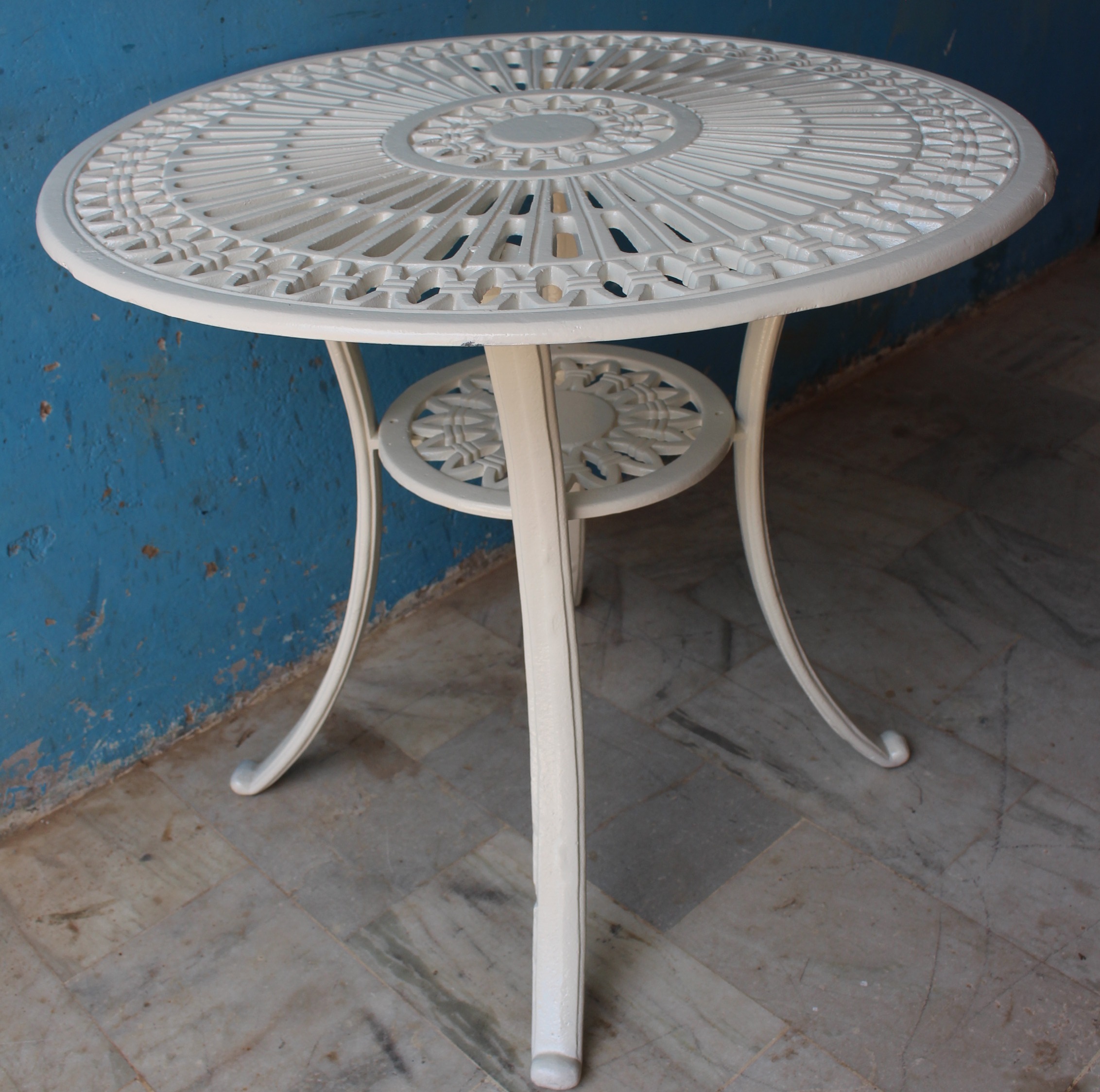 Dining Table For Outdoor Garden Use - Color: Optional