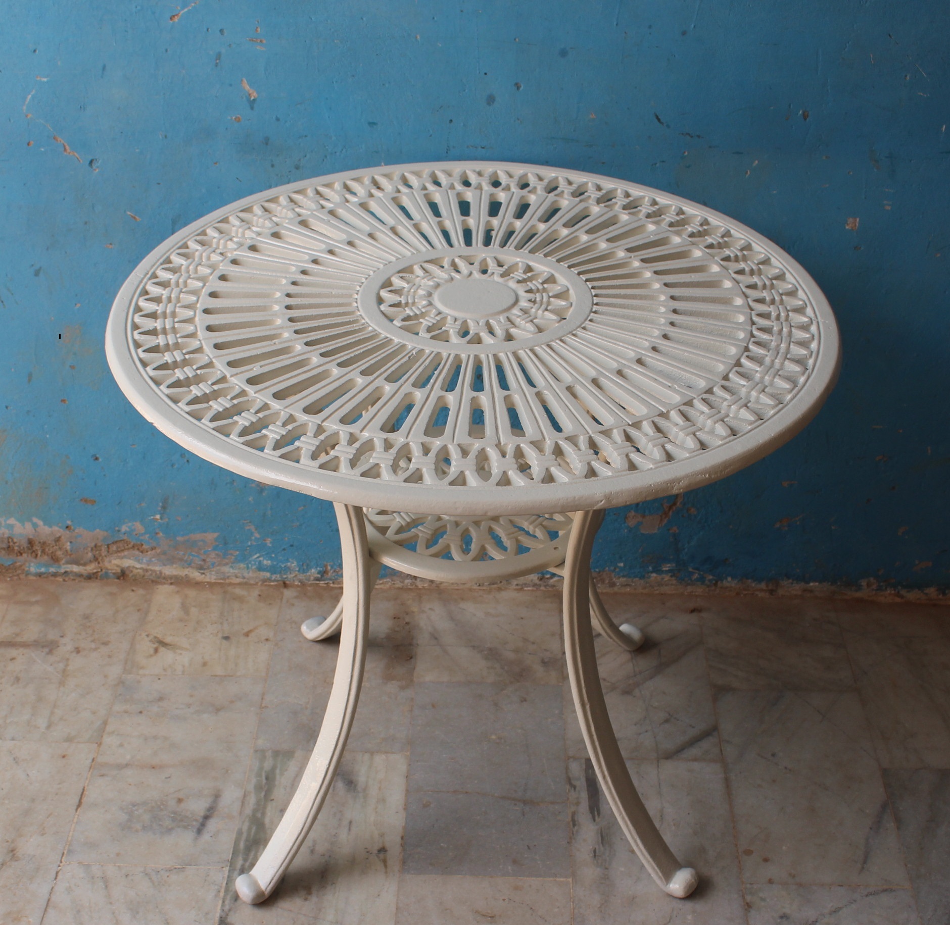 Dining Table For Outdoor Garden Use - Color: Optional