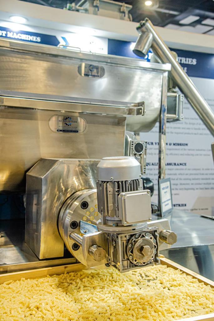 Automatic Macaroni Making Machine 300 Kg/h Dimension(l*w*h): 12*9*8 Feet Foot (Ft)