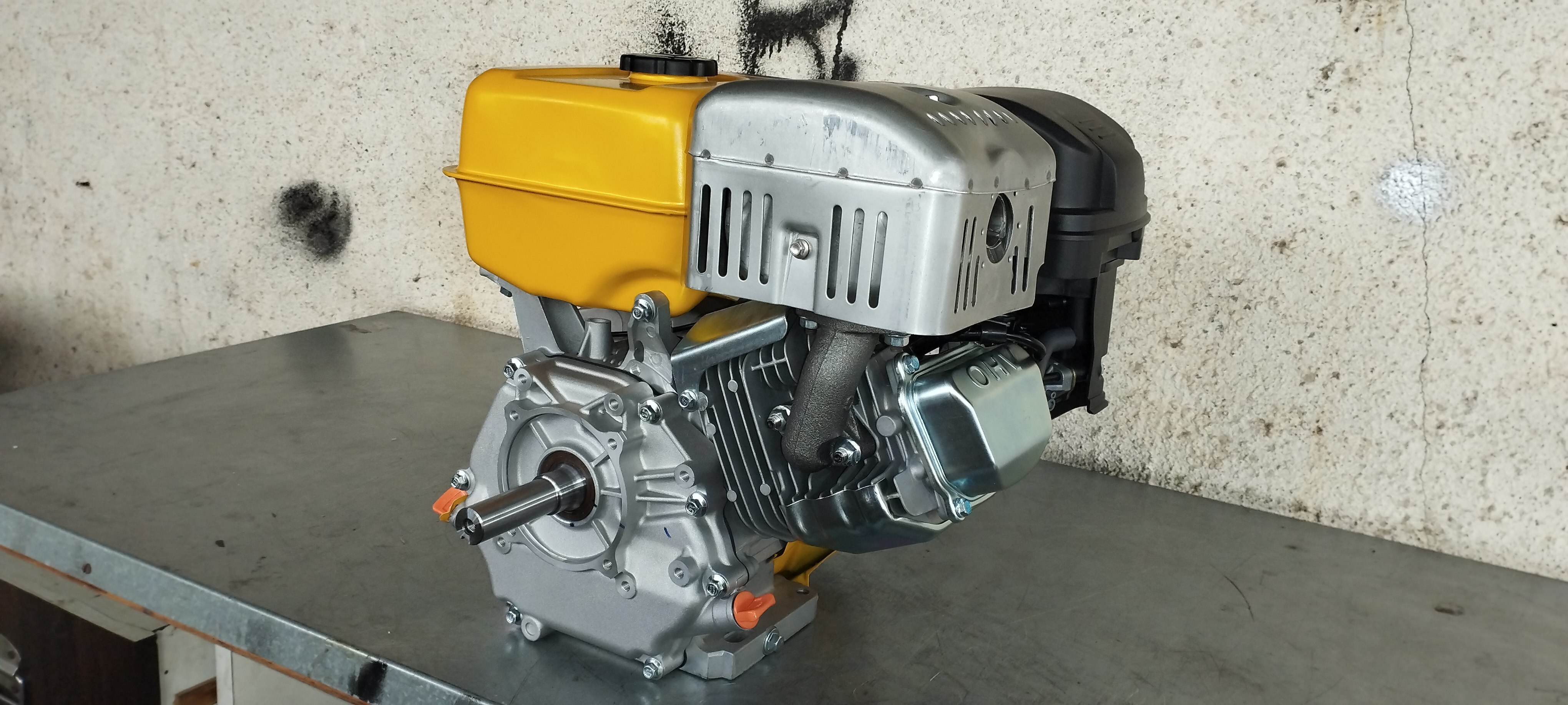 Sm420-v Engine 15hp  (All Spare Part Available) - Material: Steel