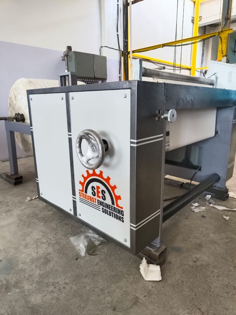 Semi Automatic Toilet Roll Machine - Capacity: 400 - 600 Pcs/min