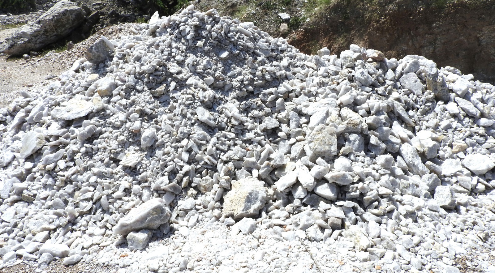 Quartz Granules - High Temperature Resistant 1000-1200â°c, Pristine White Or Vibrant Green Powdered Form For Paints Applications