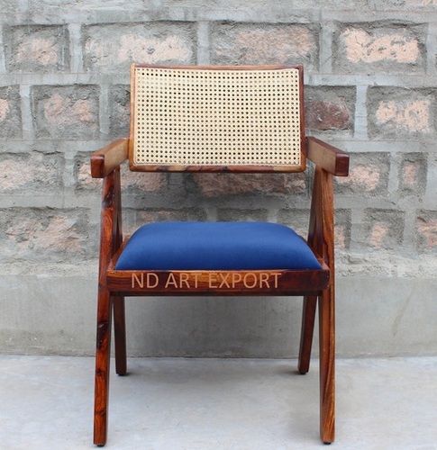 हार्ड शीसाम लकड़ी में आर्म के साथ खाने की कुर्सी, पीछे की ओर कैनिंग के साथ।