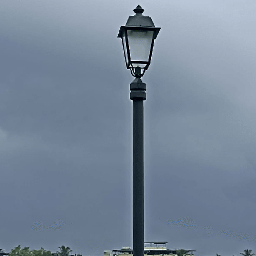 गार्टन पोल लाइट