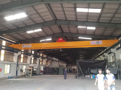 Double Girder Eot Crane - Color: Golden Yellow