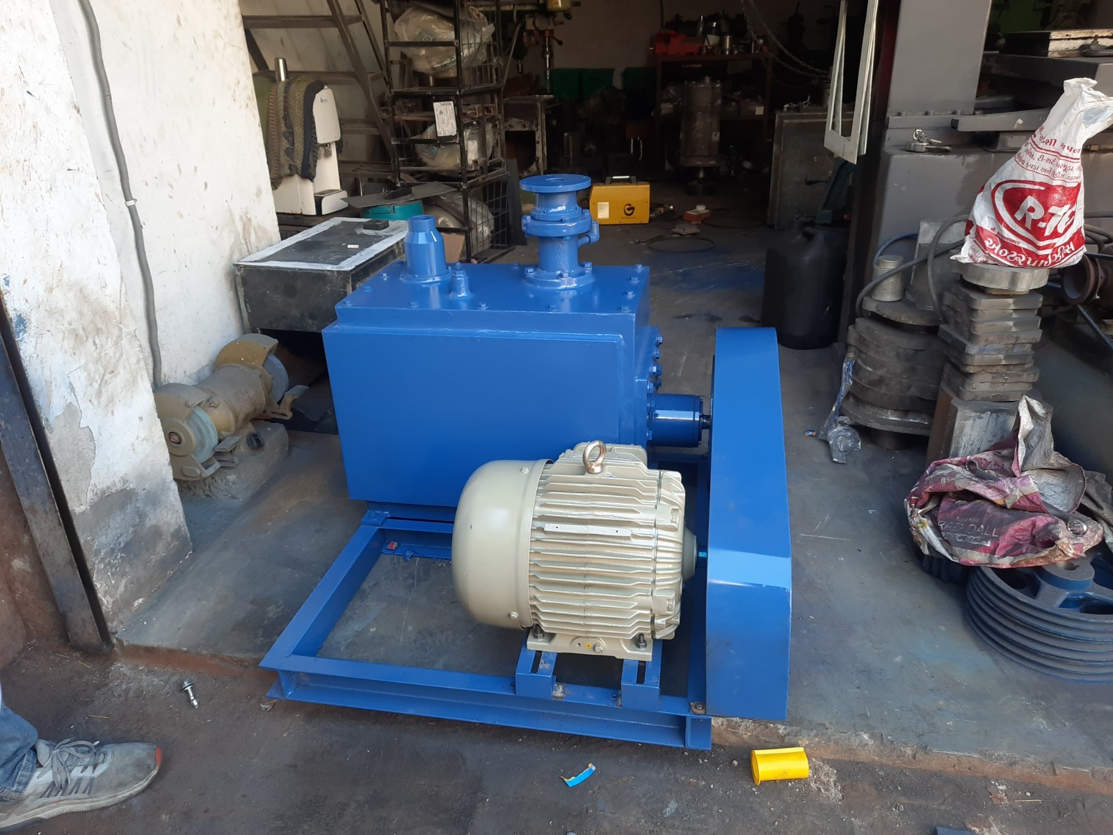 Double Stage Oil Sealed Vacuum Pump - Color: Grey