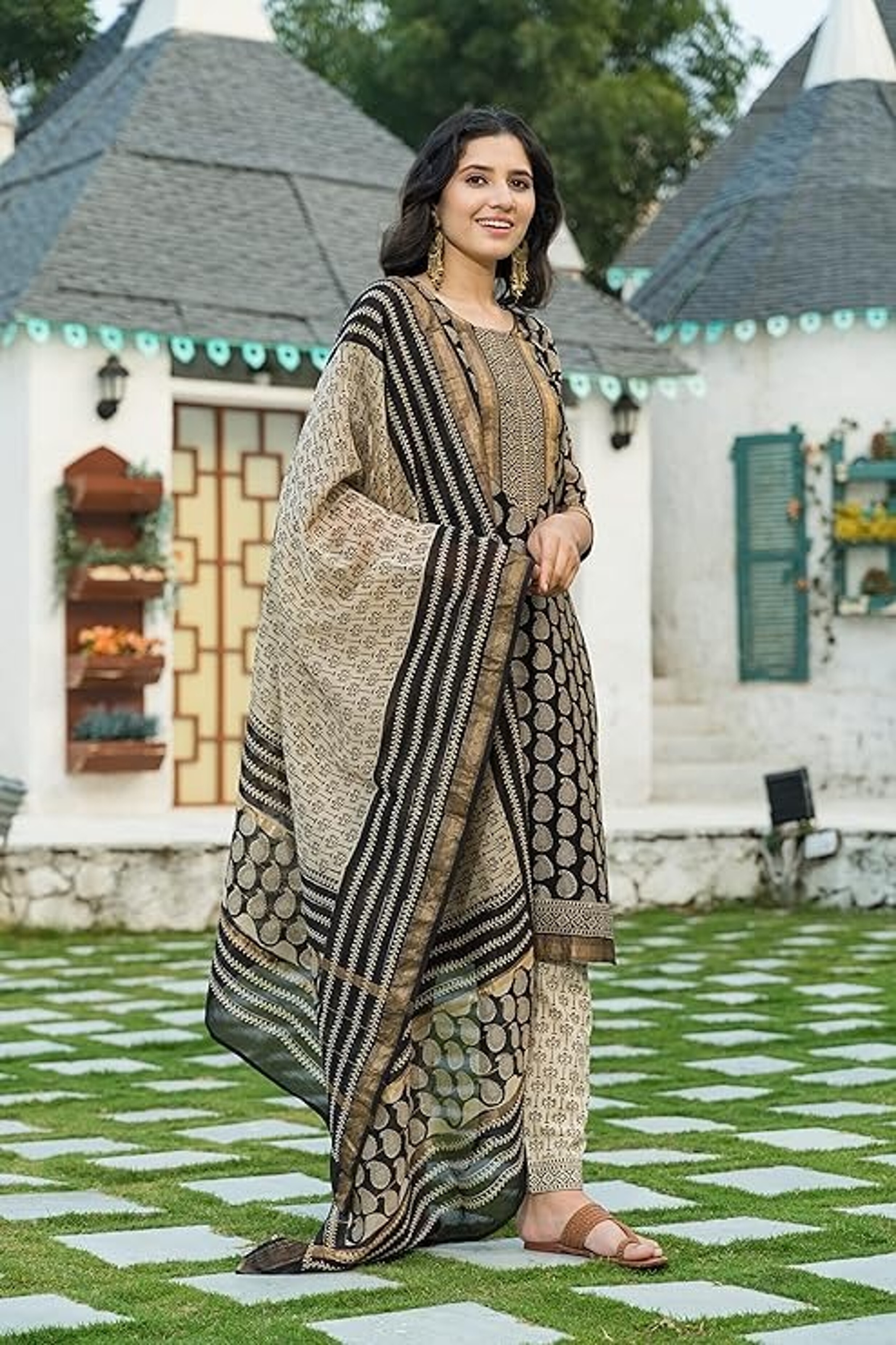 Women's Cotton Paisley Regular Kurta And Trouser With Duptta - Ethnic Region: Indian